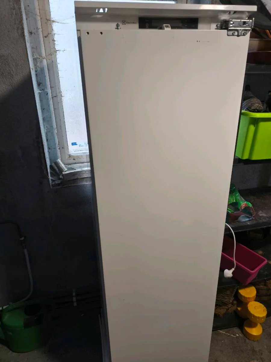 Integrated larder Fridge - Image 1