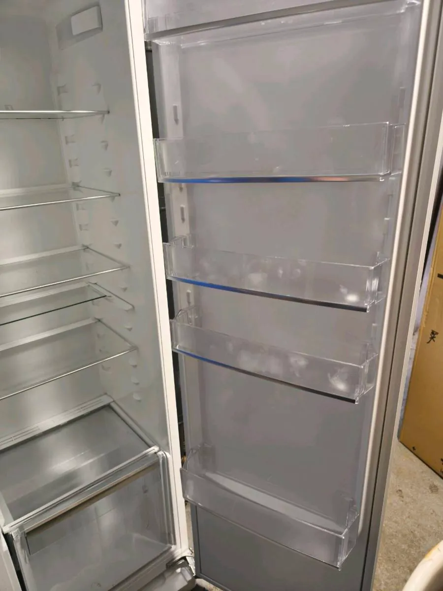 Integrated larder Fridge - Image 3