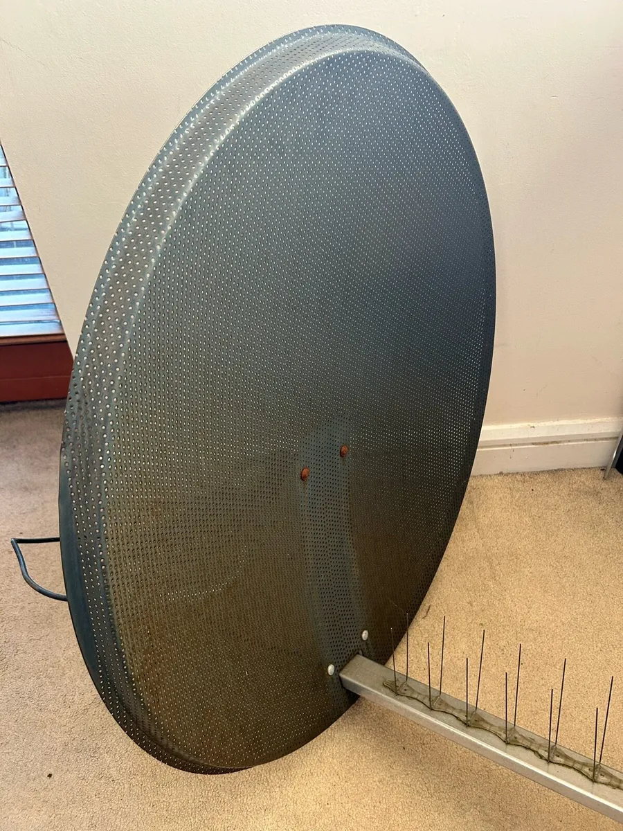 Satellite dish - Image 3