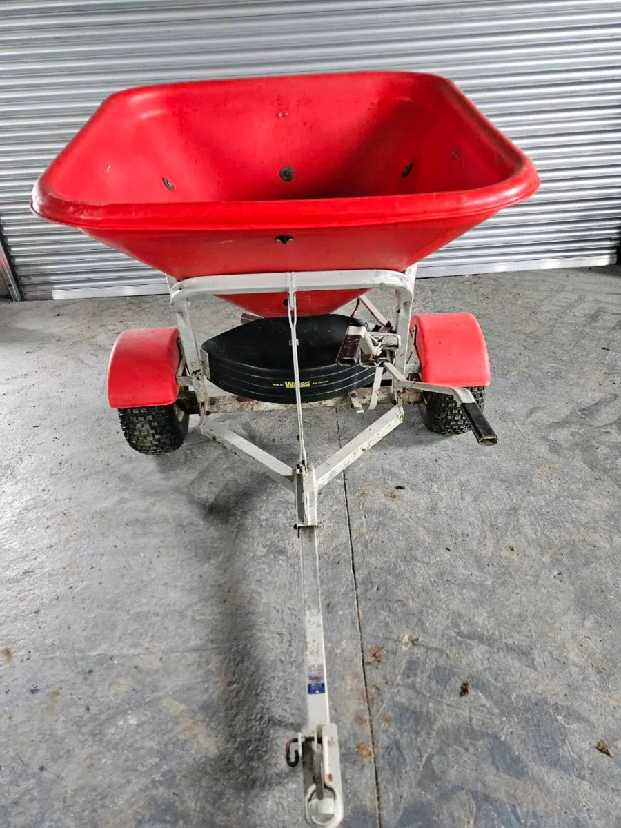 Walco fertiliser spreader - Image 1