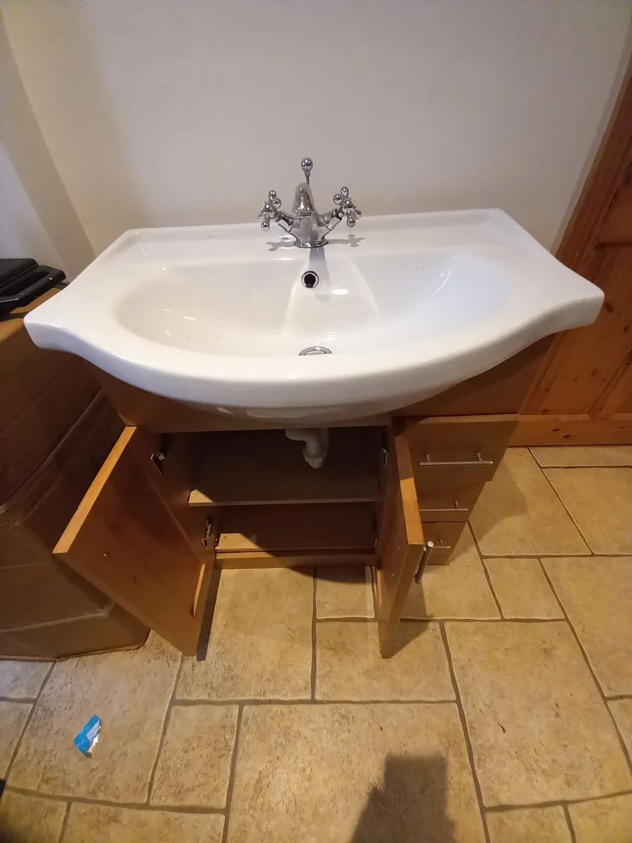 Bathroom Wash hand basins x 2 - Image 3
