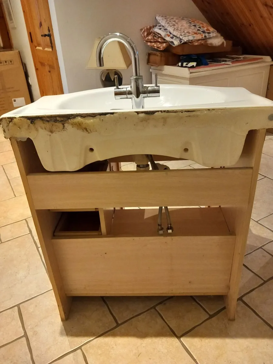 Bathroom Wash hand basins x 2 - Image 2