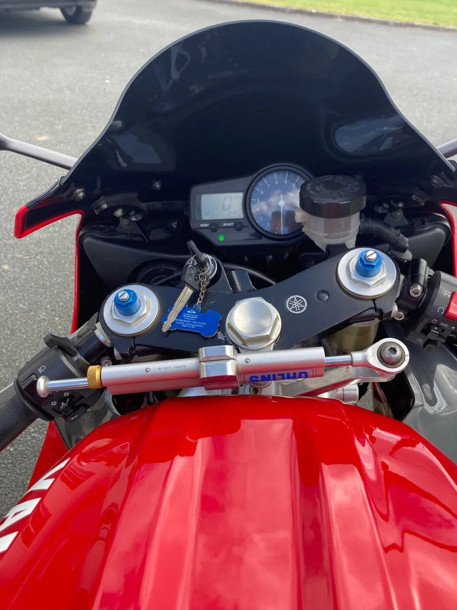YAMAHA R1 - Image 4
