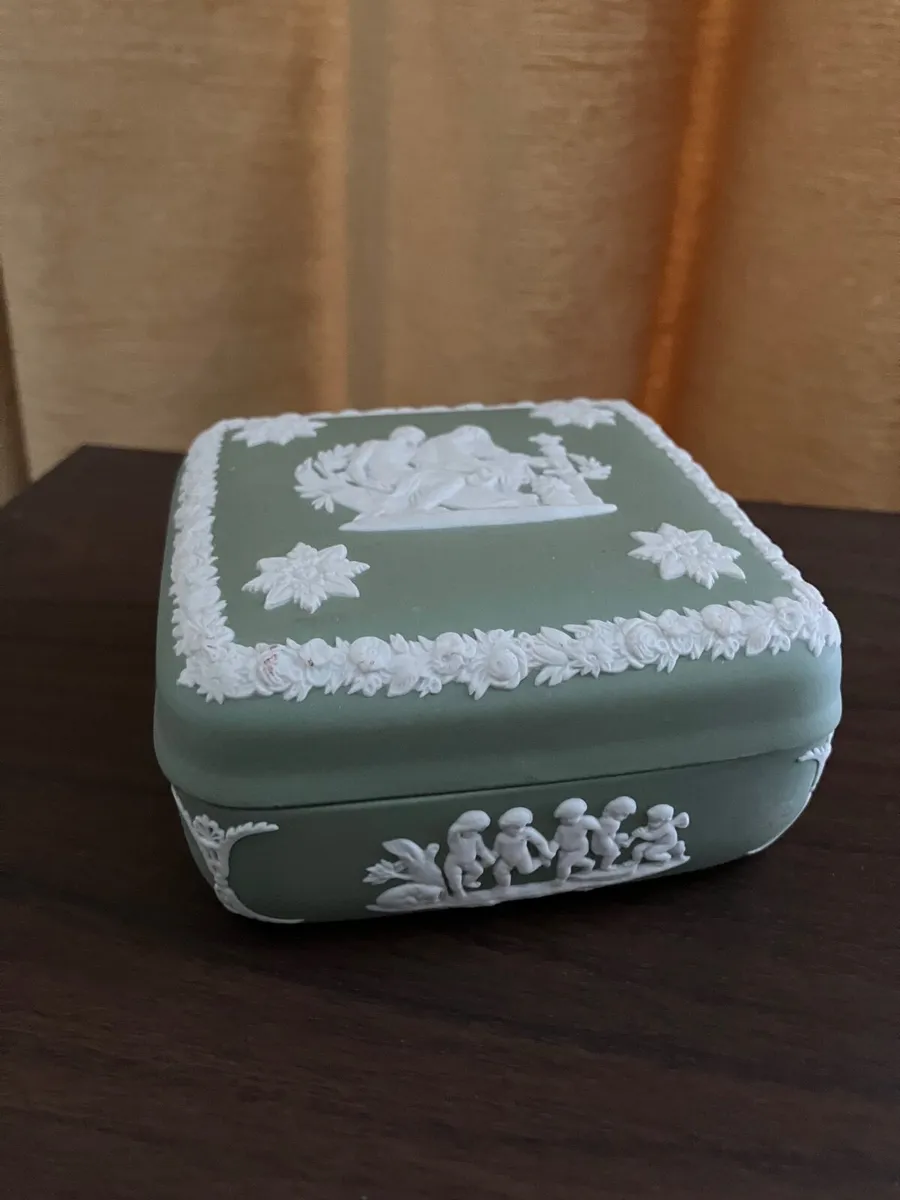 Wedgwood Jasperware Lidded Box- Vintage Wedgewood - Image 1