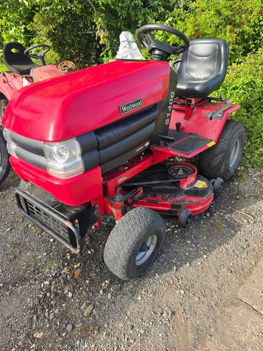 Ride on lawn mower - Image 1