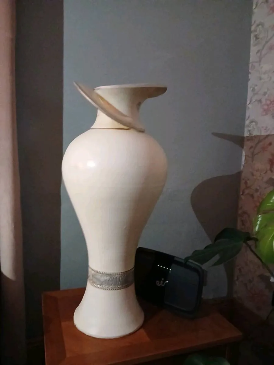 Staffordshire  vase - Image 2