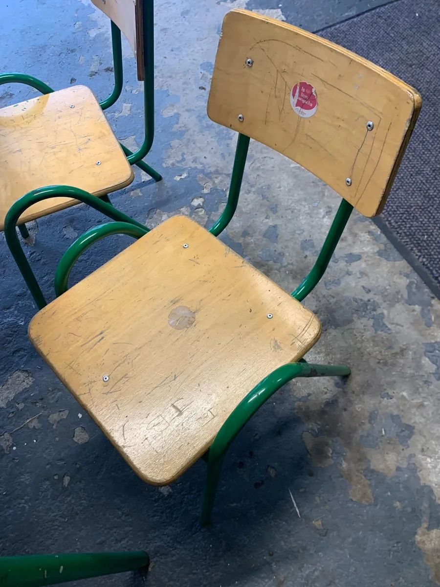 School table and Chairs - Image 3