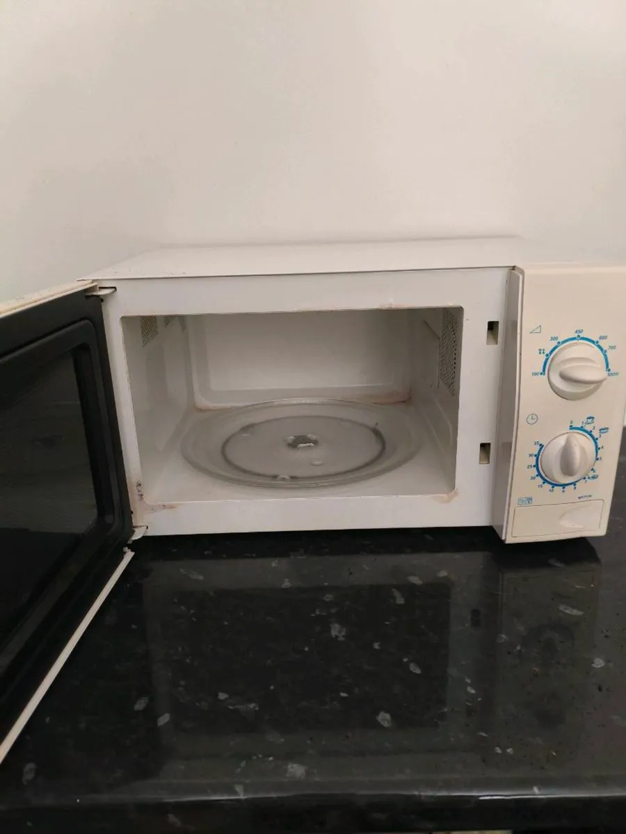 Microwave like New,25 Euro collection only - Image 3