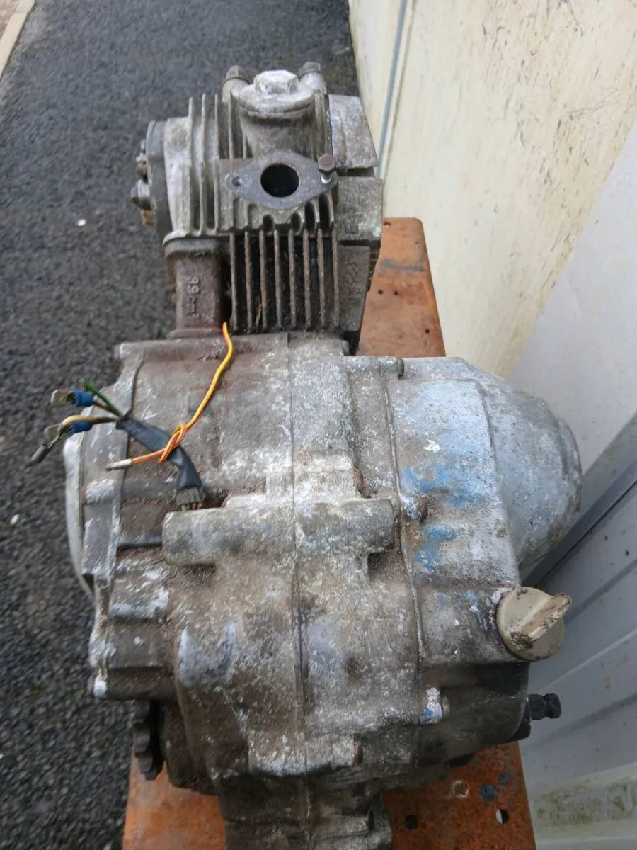 Honda C90 engine 6volt running. - Image 2