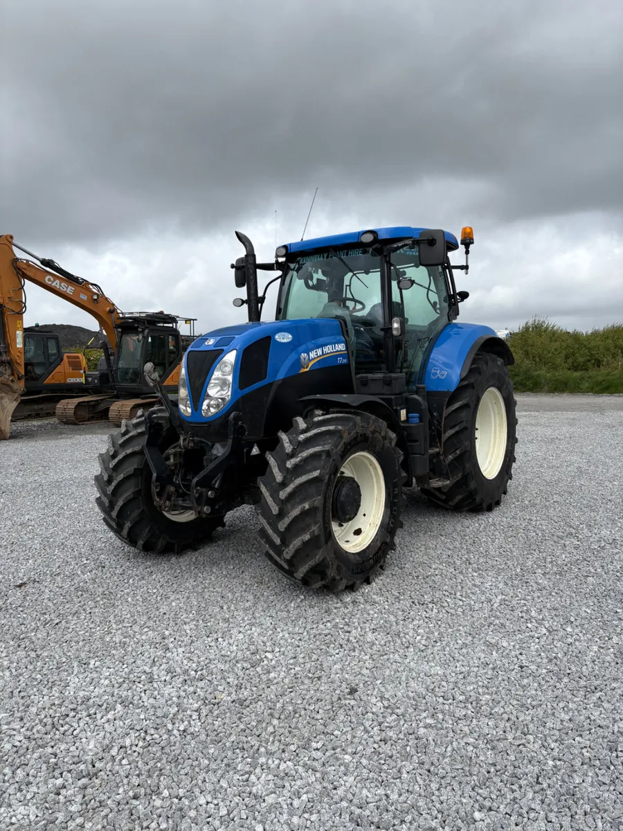 New Holland t7.210.  2016.      One owner from New - Image 1
