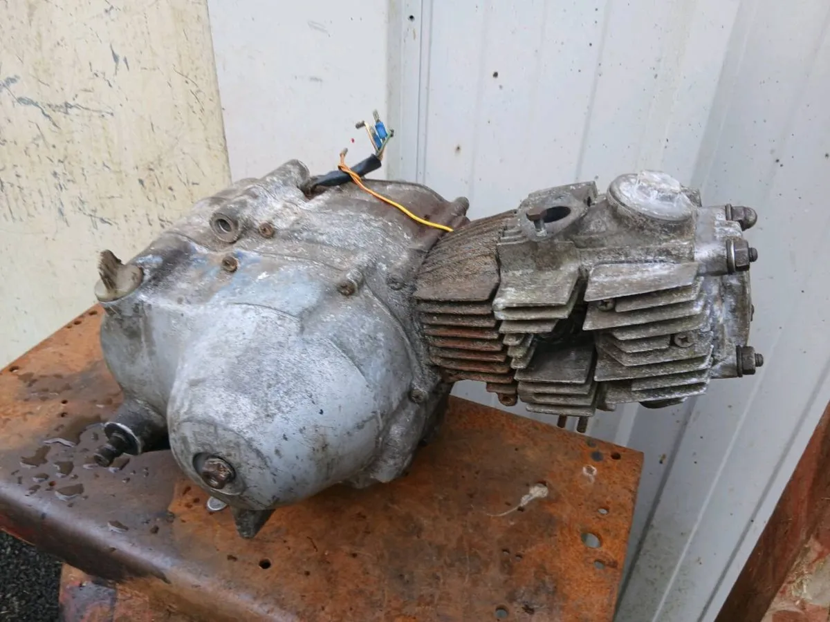 Honda C90 engine 6volt running. - Image 1