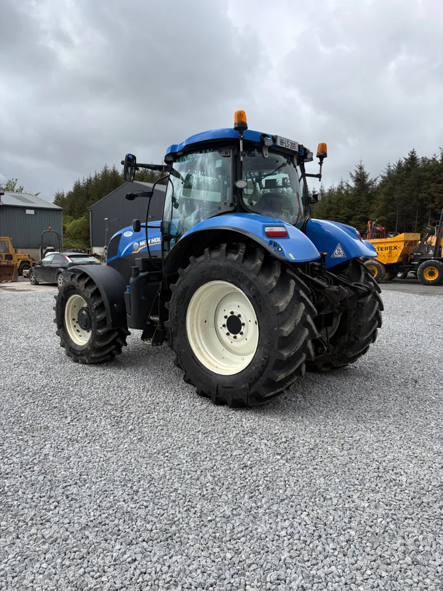 New Holland t7.210.  2016.      One owner from New - Image 3