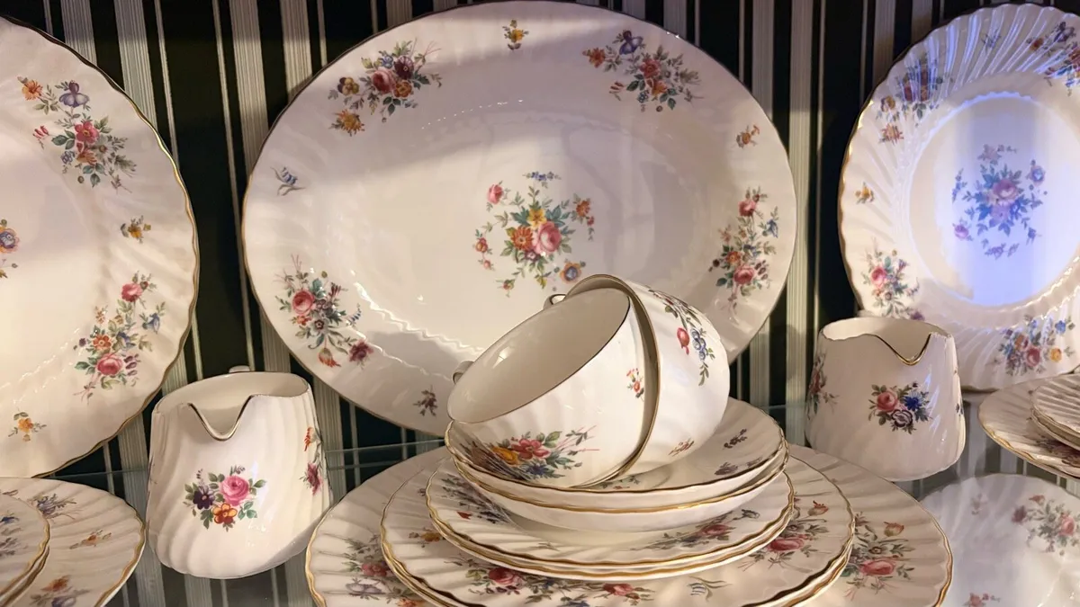 Minton Bone China, Marlow. - Image 1