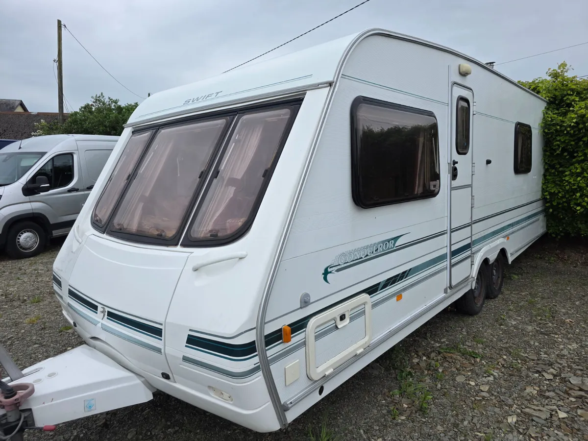 SWIFT CONQUEROR 4 BERTH CARAVAN - Image 2