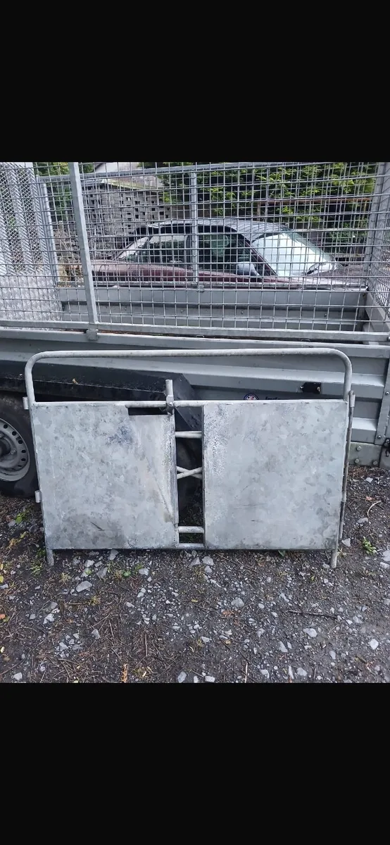 Sheep scale, turn over crate , creep feeder - Image 2