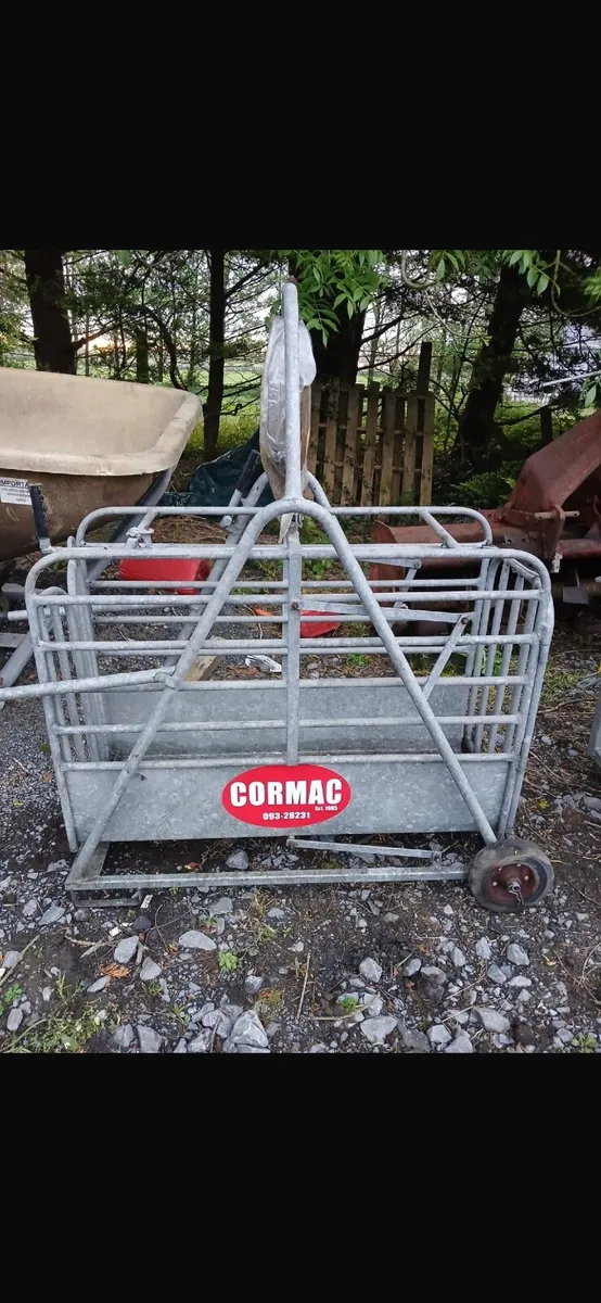 Sheep scale, turn over crate , creep feeder - Image 1