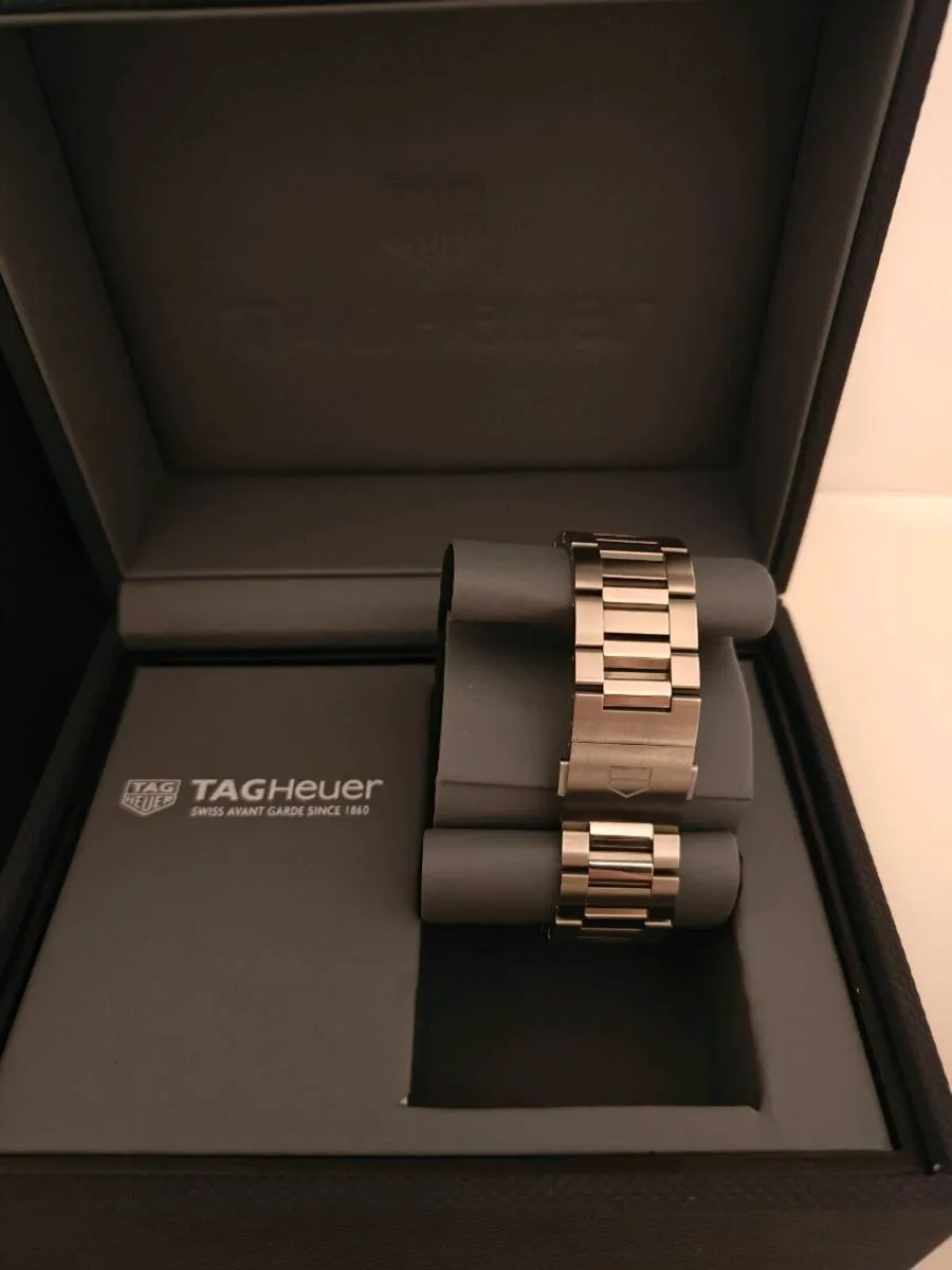 TAG Heuer Carrera Date - Image 3