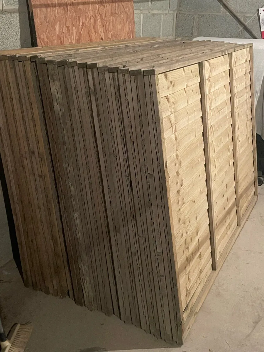 1.8m x 1.2m panel fence - Image 1