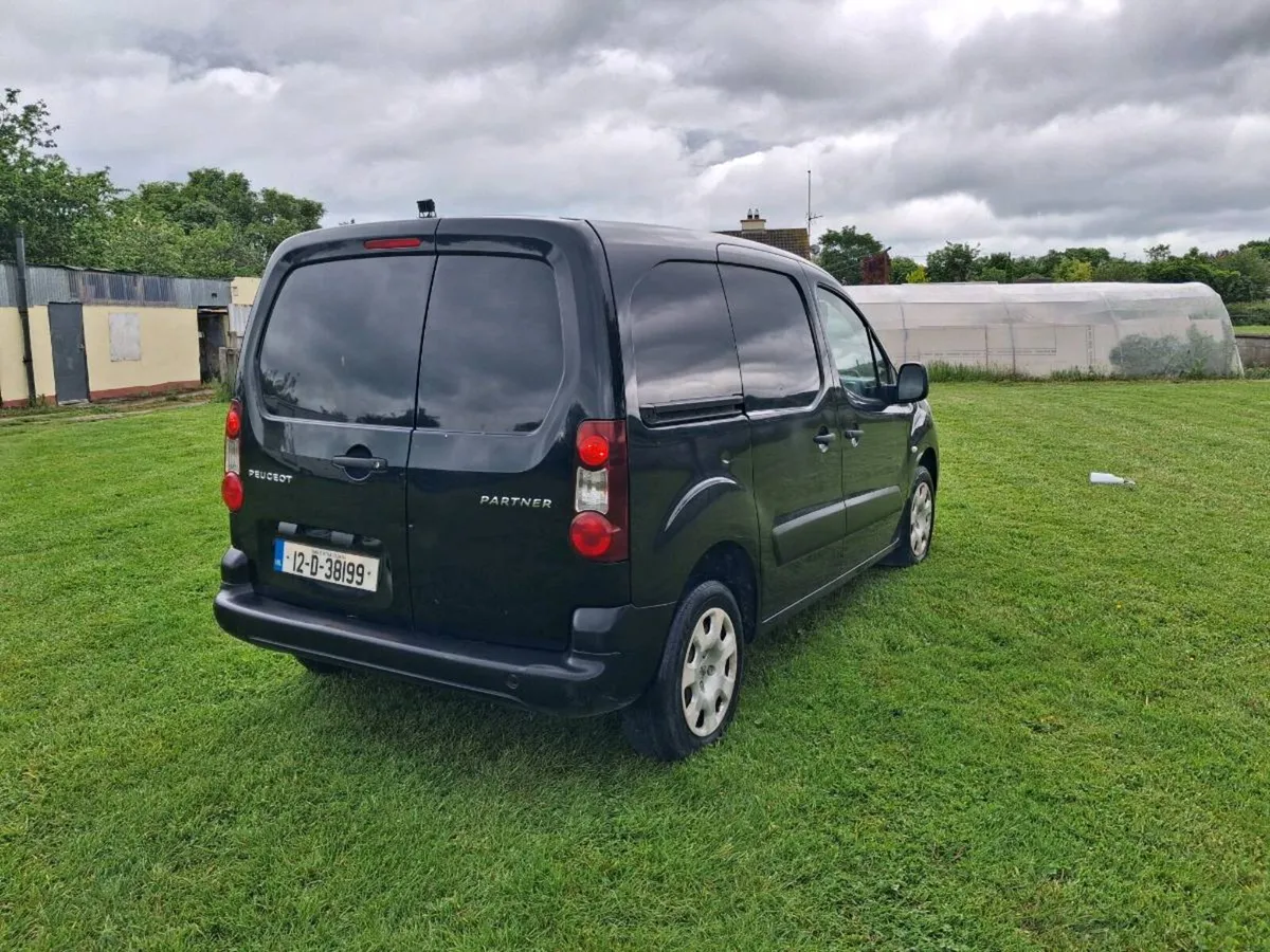 Van - Image 4