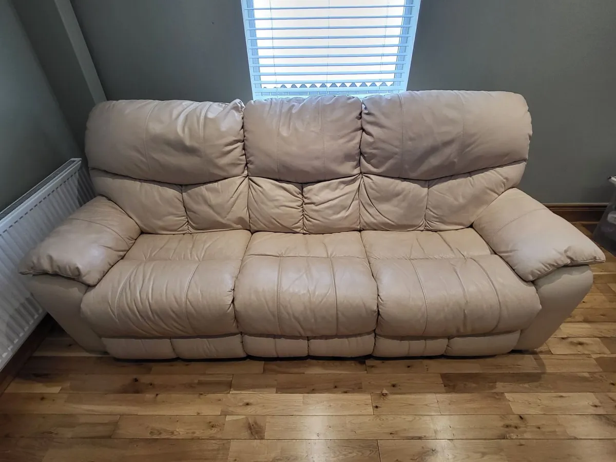 Cream leather reclining sofa - Image 4