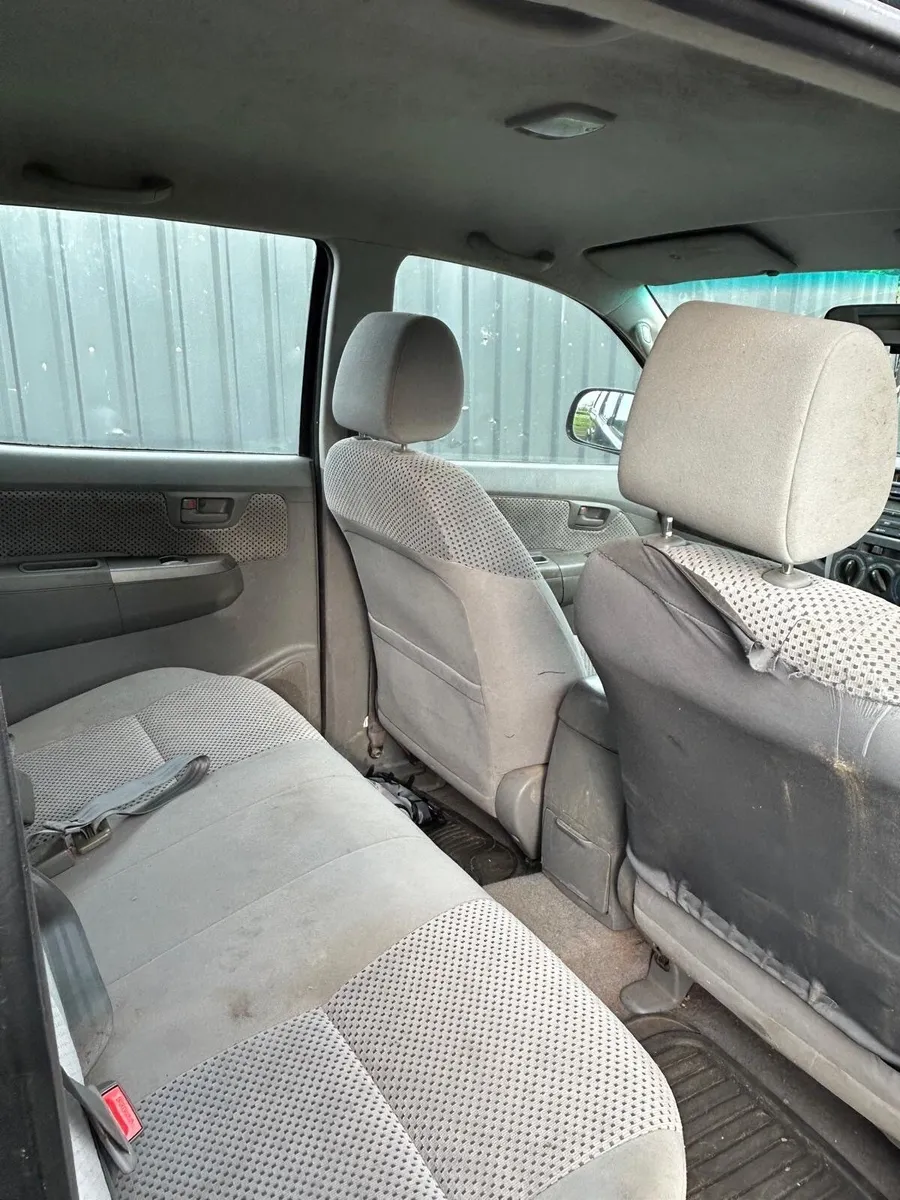 Toyota Hilux 2006 - Image 2