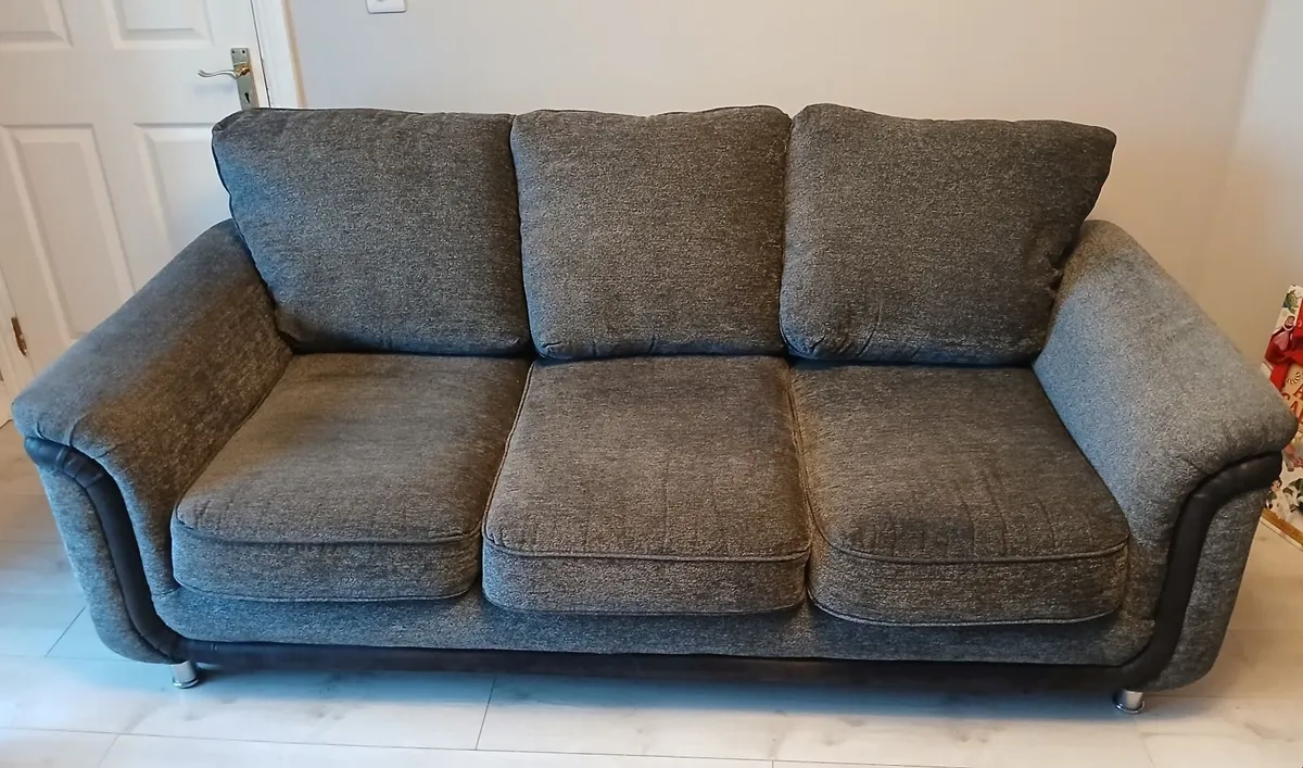 Couch - Image 2