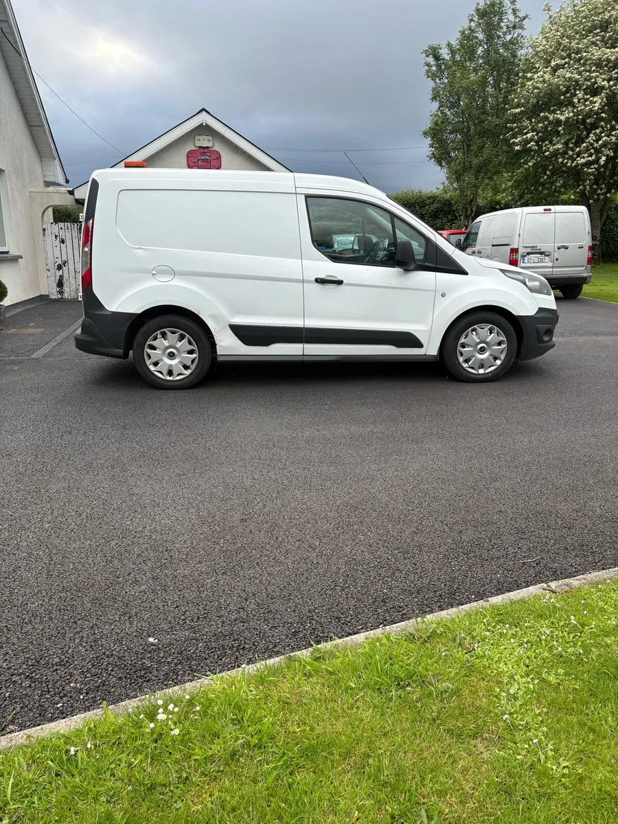 2015 Ford transit connect cvrt 05/27 tax 05/27 - Image 4