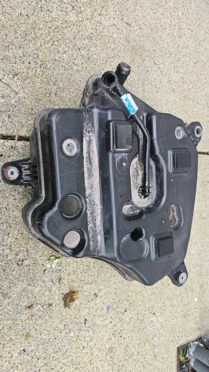 Adblue tank for BMW 5 series 2020 model - Image 2