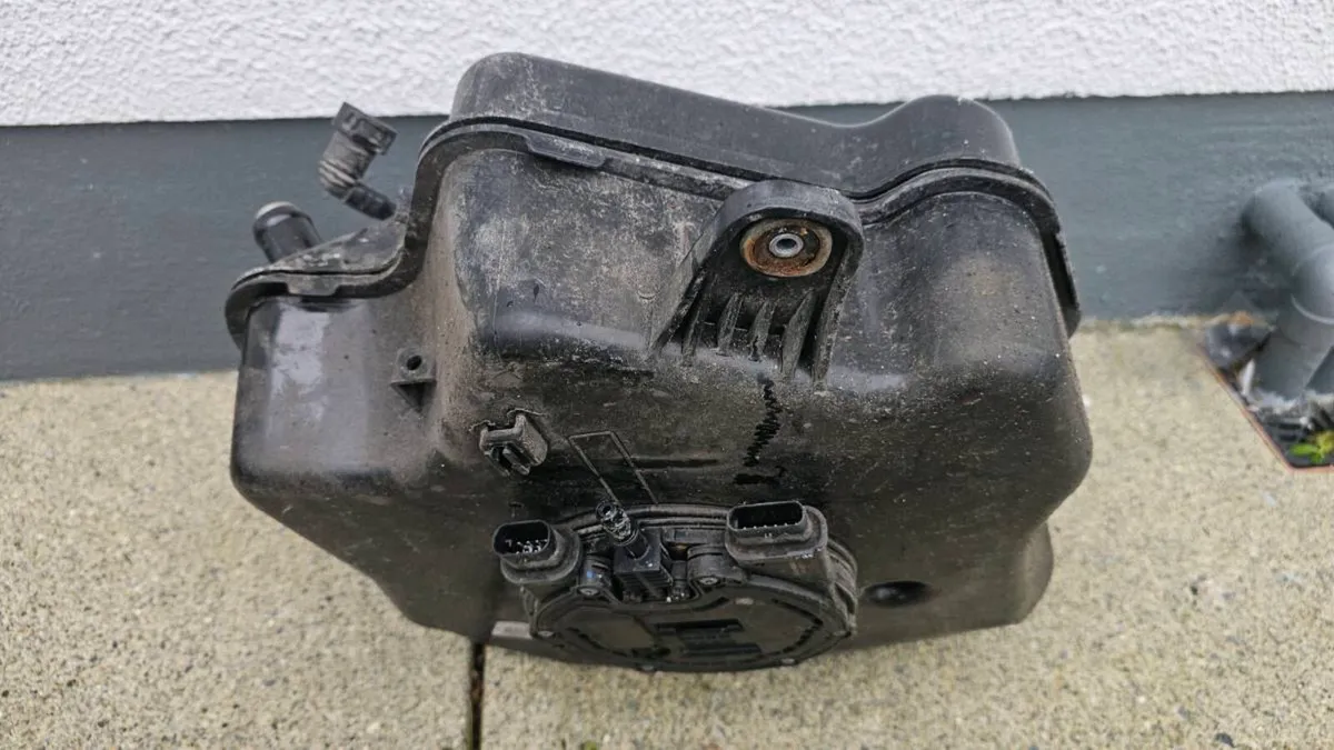 Adblue tank for BMW 5 series 2020 model - Image 1