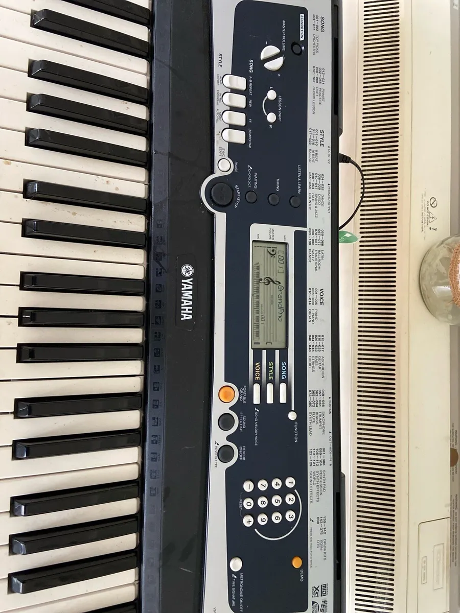 Yamaha. Keyboard. &. Stand - Image 2