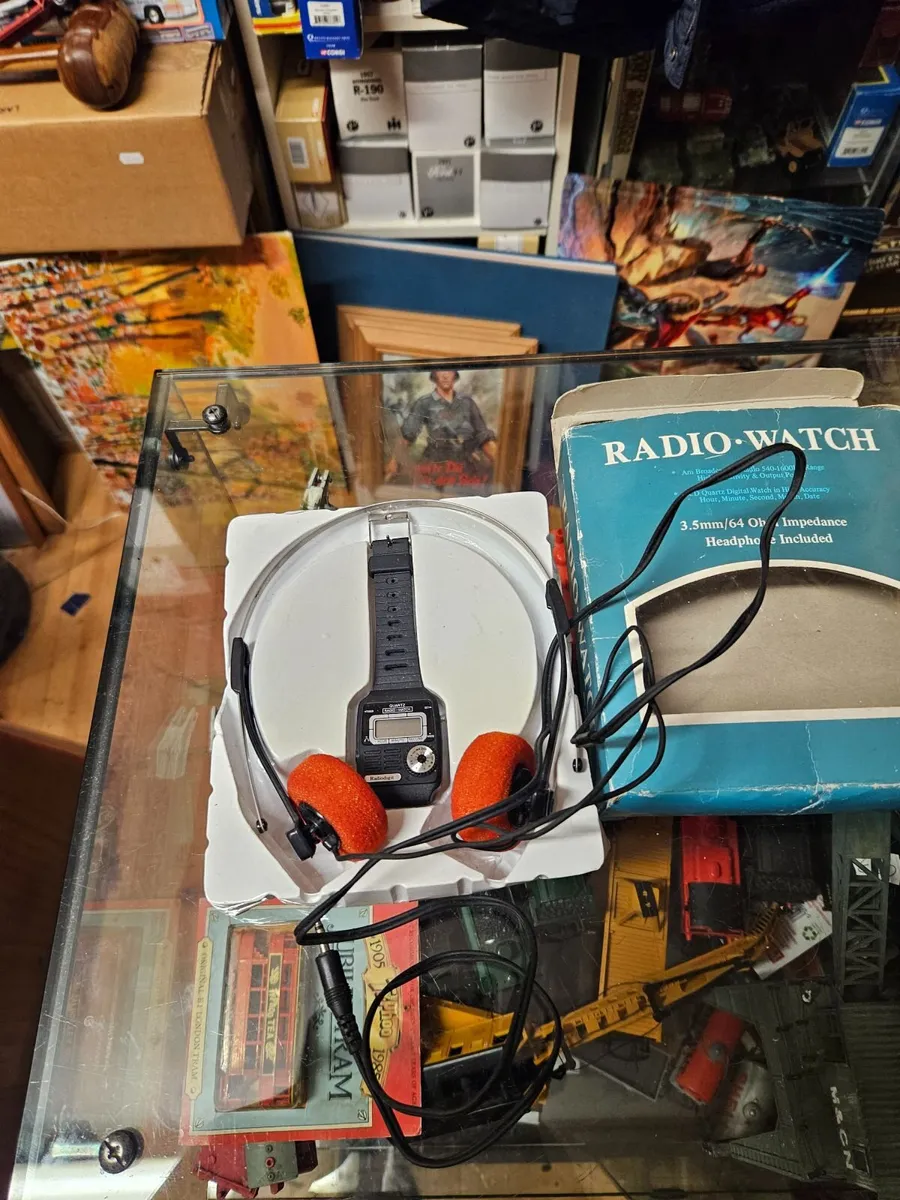 Vintage Retro Radio Watch - Image 3