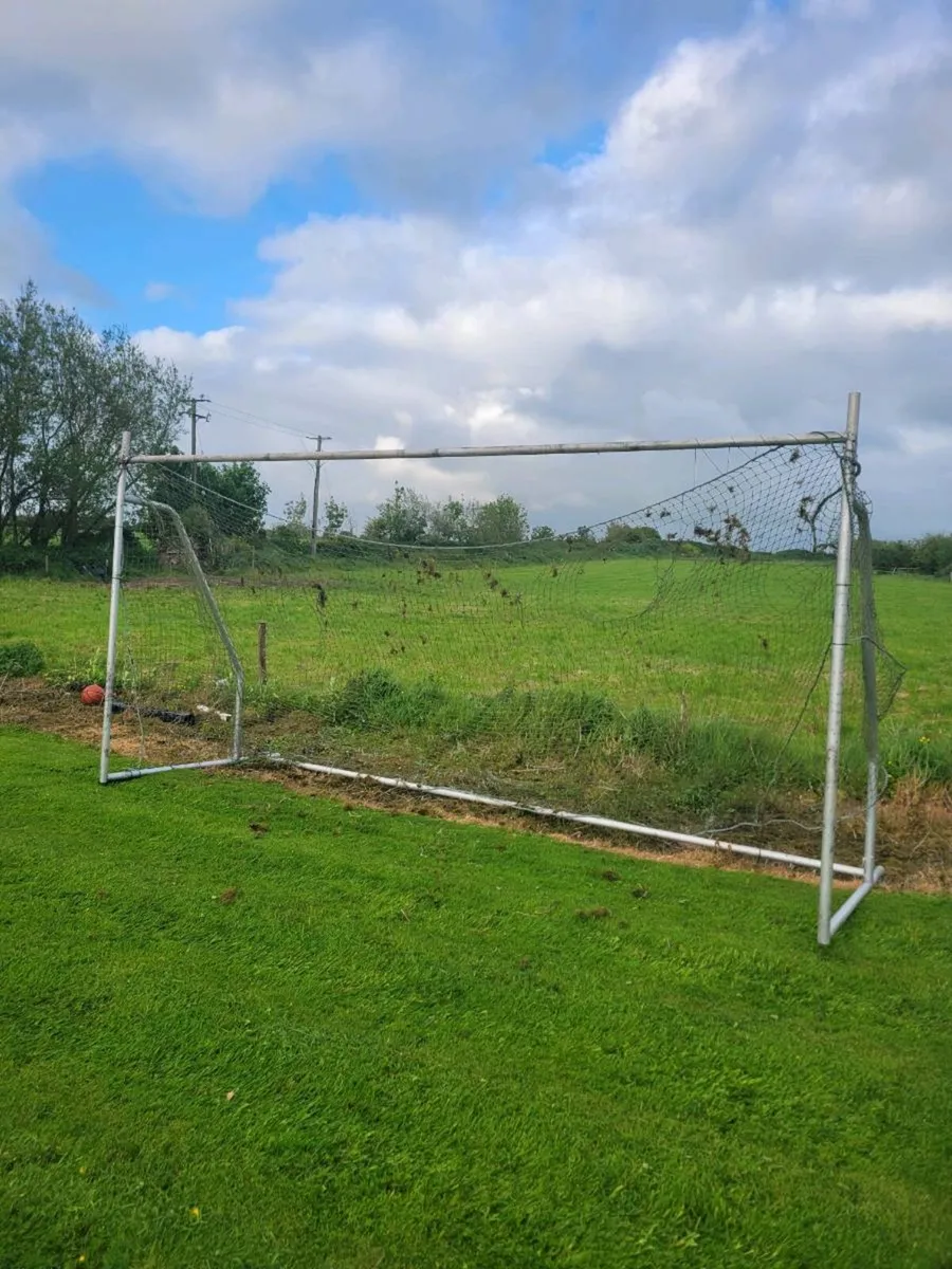 Goal posts - Image 1