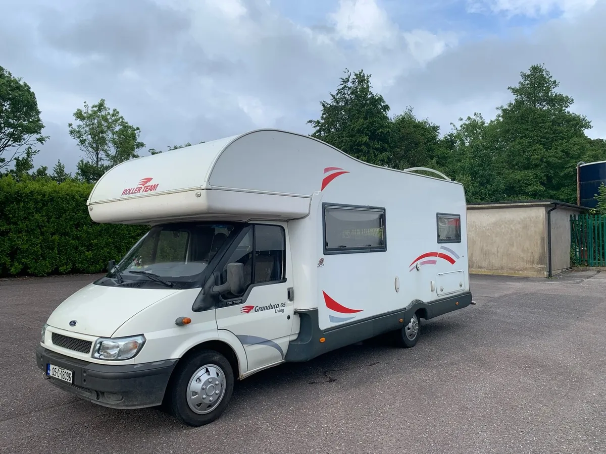 Rollerteam 2005 Granduca 65 living 5/6 Berth - Image 2