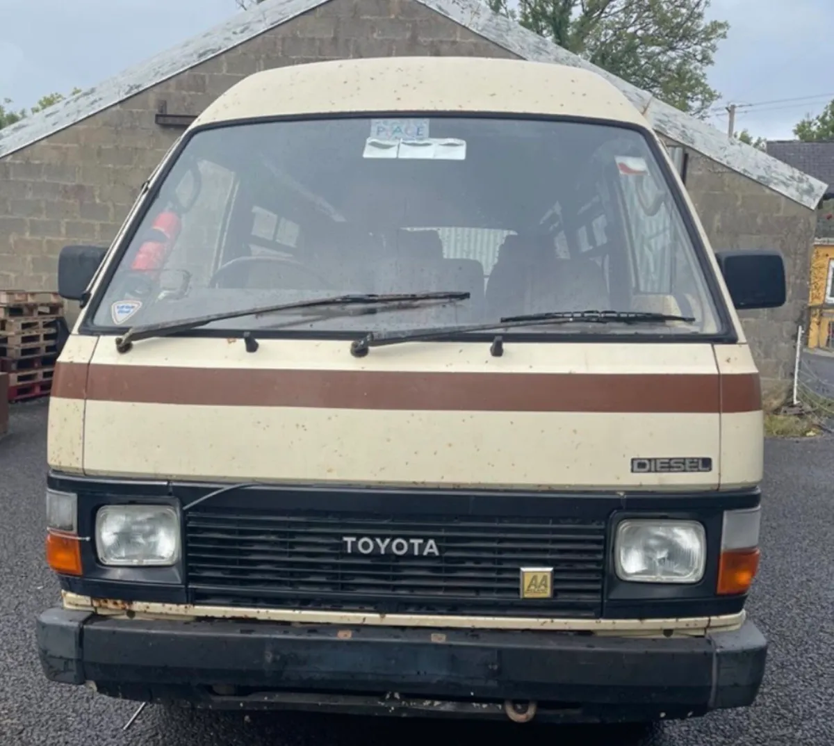 Toyota Hiace 1988 - Image 2