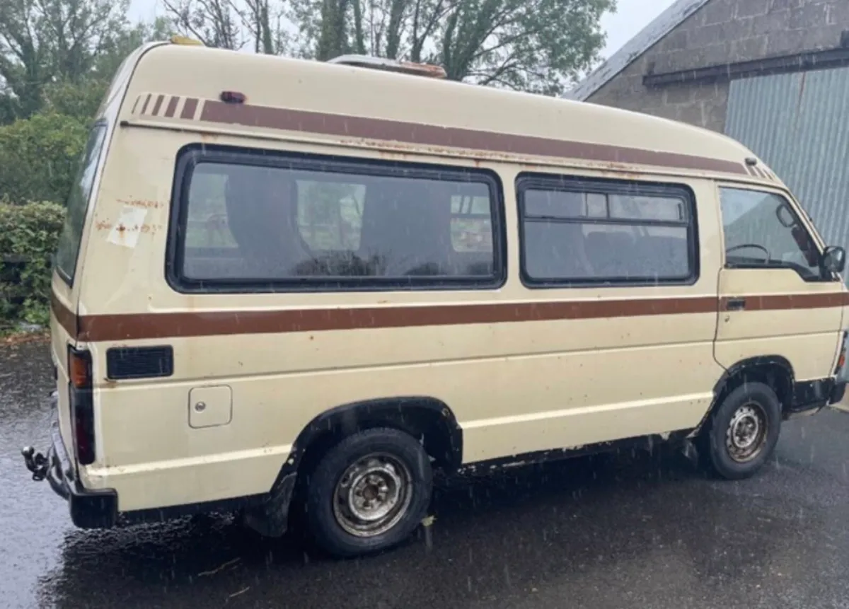 Toyota Hiace 1988 - Image 4