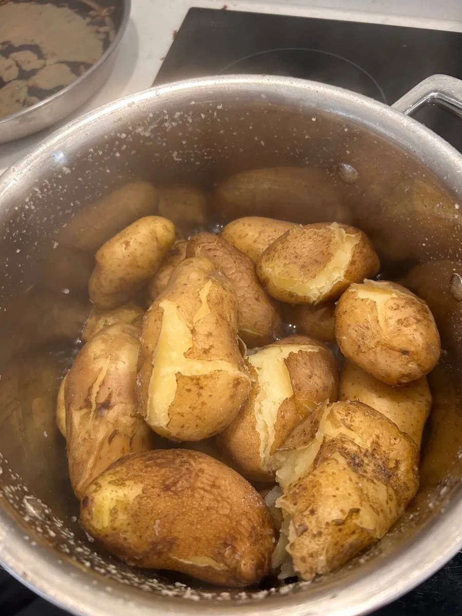 New season potatoes - Image 2