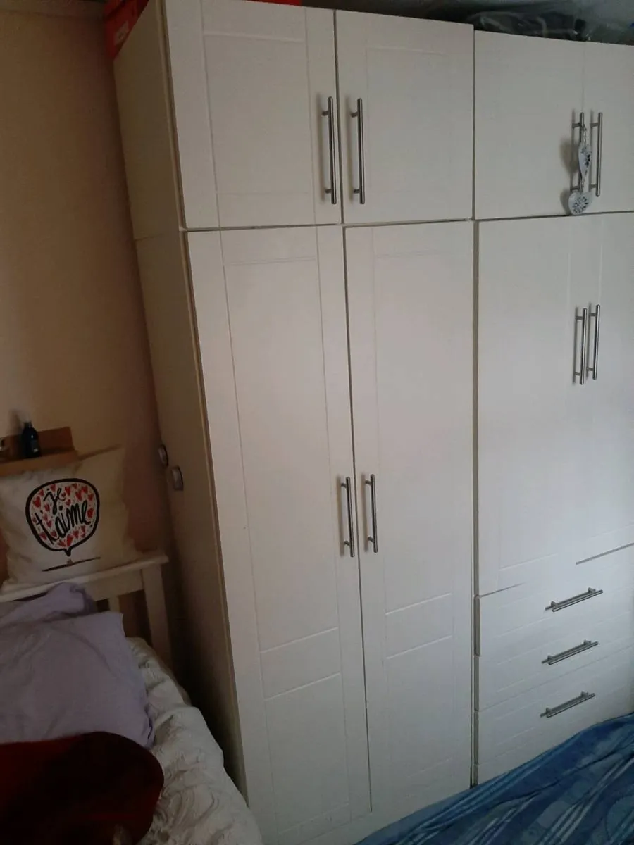 Bedroom furniture - Image 1