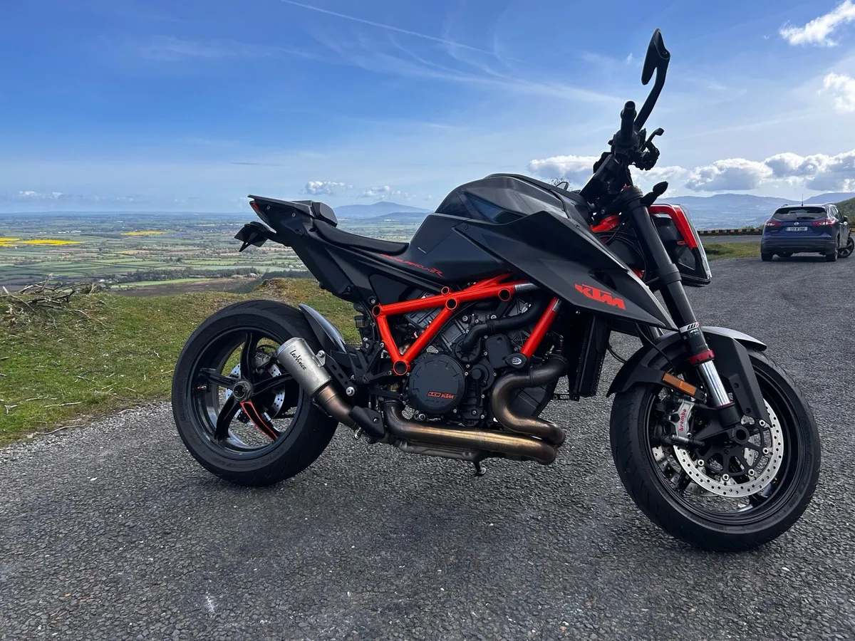 KTM 1290 Superduke R 2022 - Image 2
