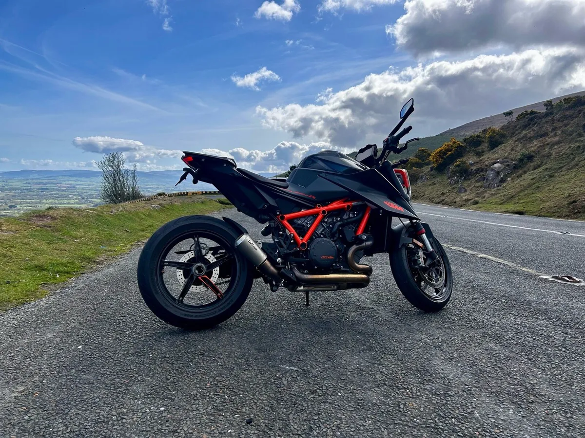 KTM 1290 Superduke R 2022 - Image 3
