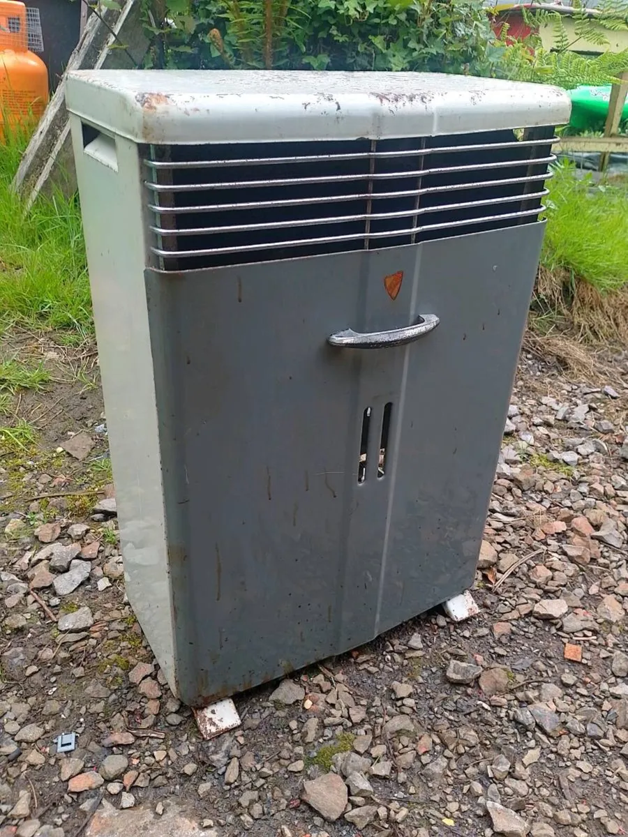 Can post Valor 12E paraffin kerosene heater - Image 1