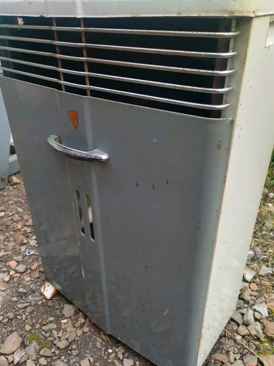 Can post Valor 12E paraffin kerosene heater - Image 2
