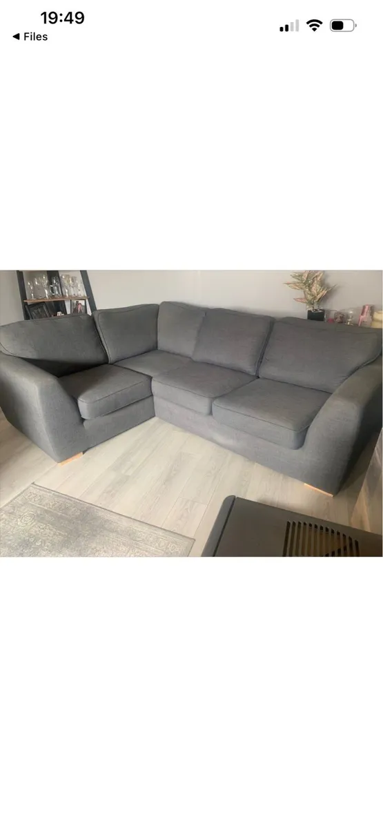 Suite of furniture - Image 1