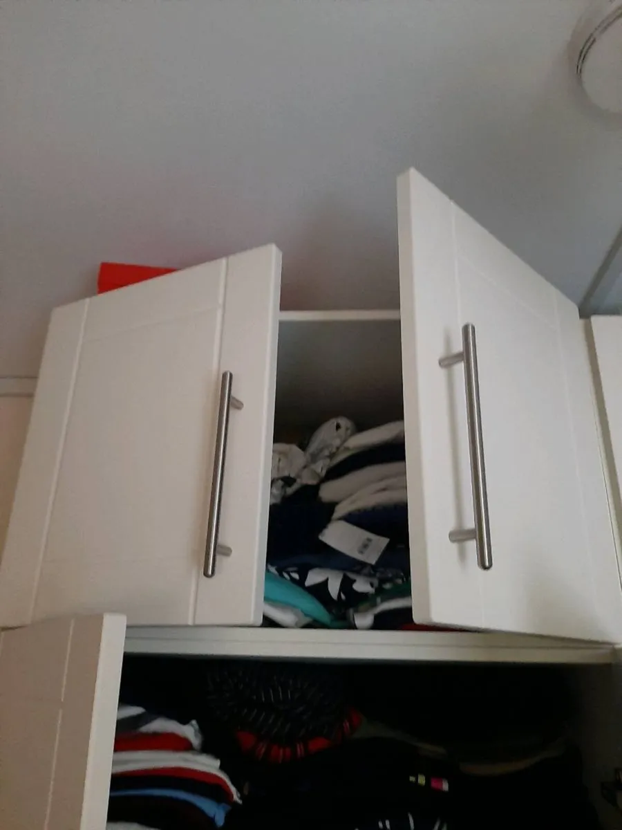 Bedroom furniture - Image 2