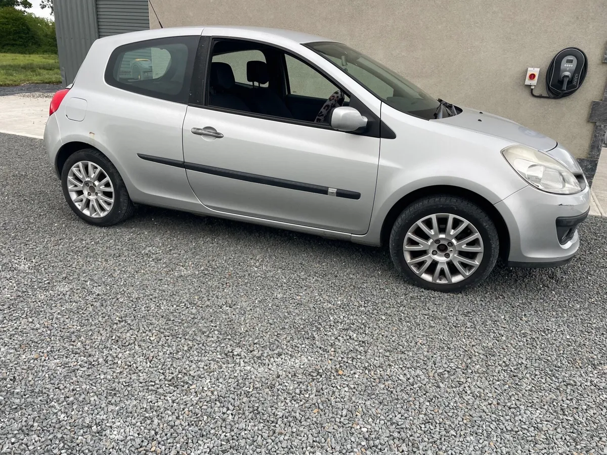 2009 Renault clio 1.5 diesel - Image 2