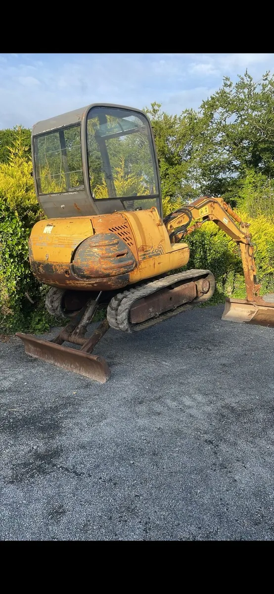 Case 28b  3 ton digger - Image 1