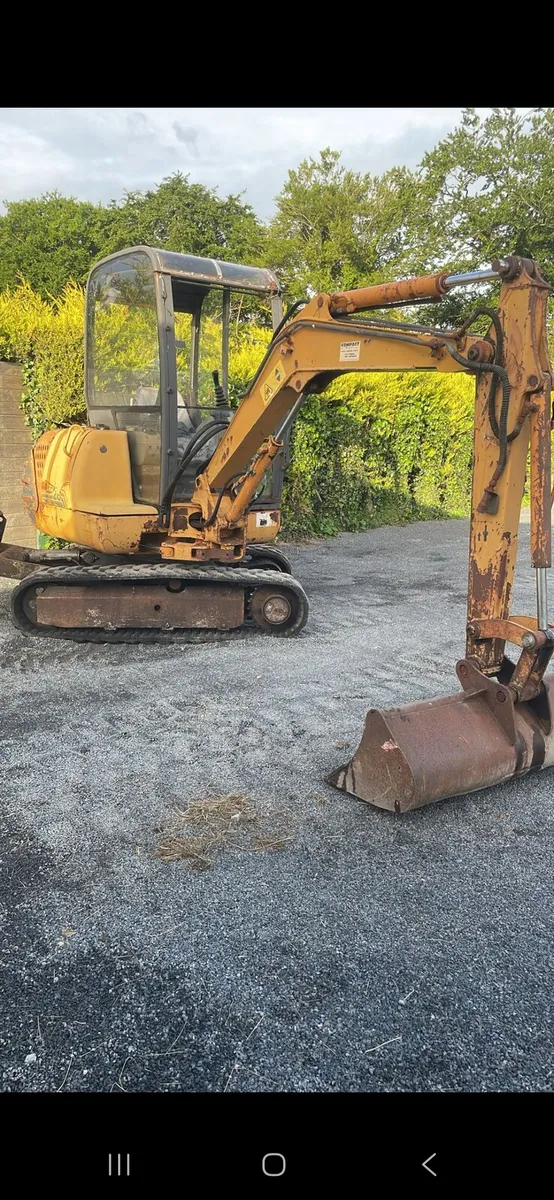 Case 28b  3 ton digger - Image 2
