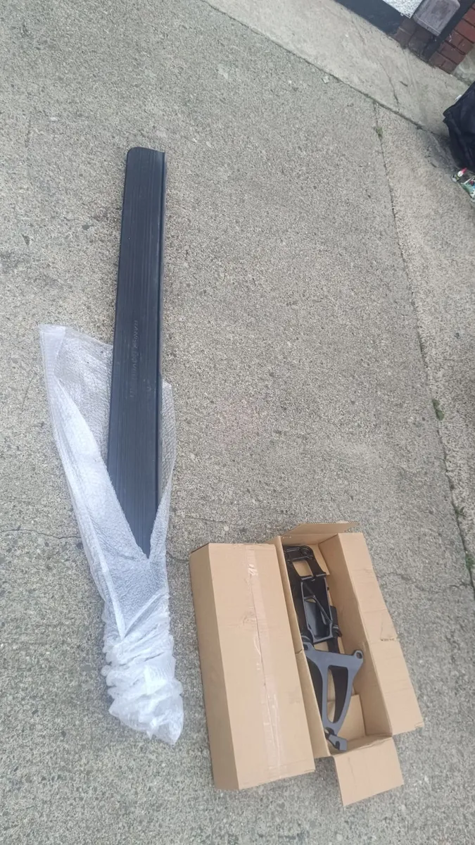 Range rover sport righthand side step with mounts - Image 1