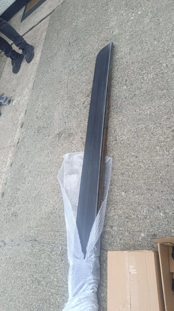 Range rover sport righthand side step with mounts - Image 2