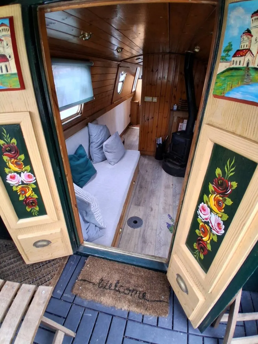 Narrowboat barge - Image 3