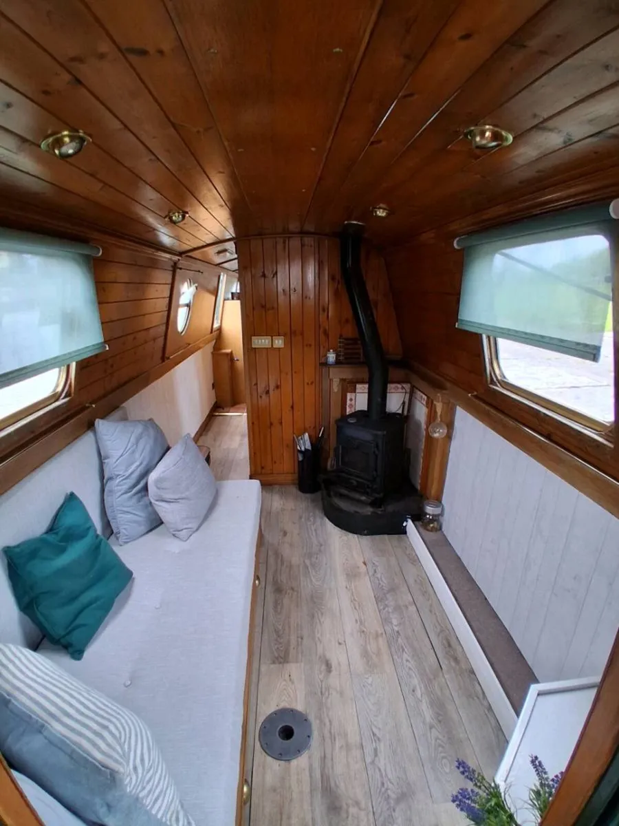 Narrowboat barge - Image 4